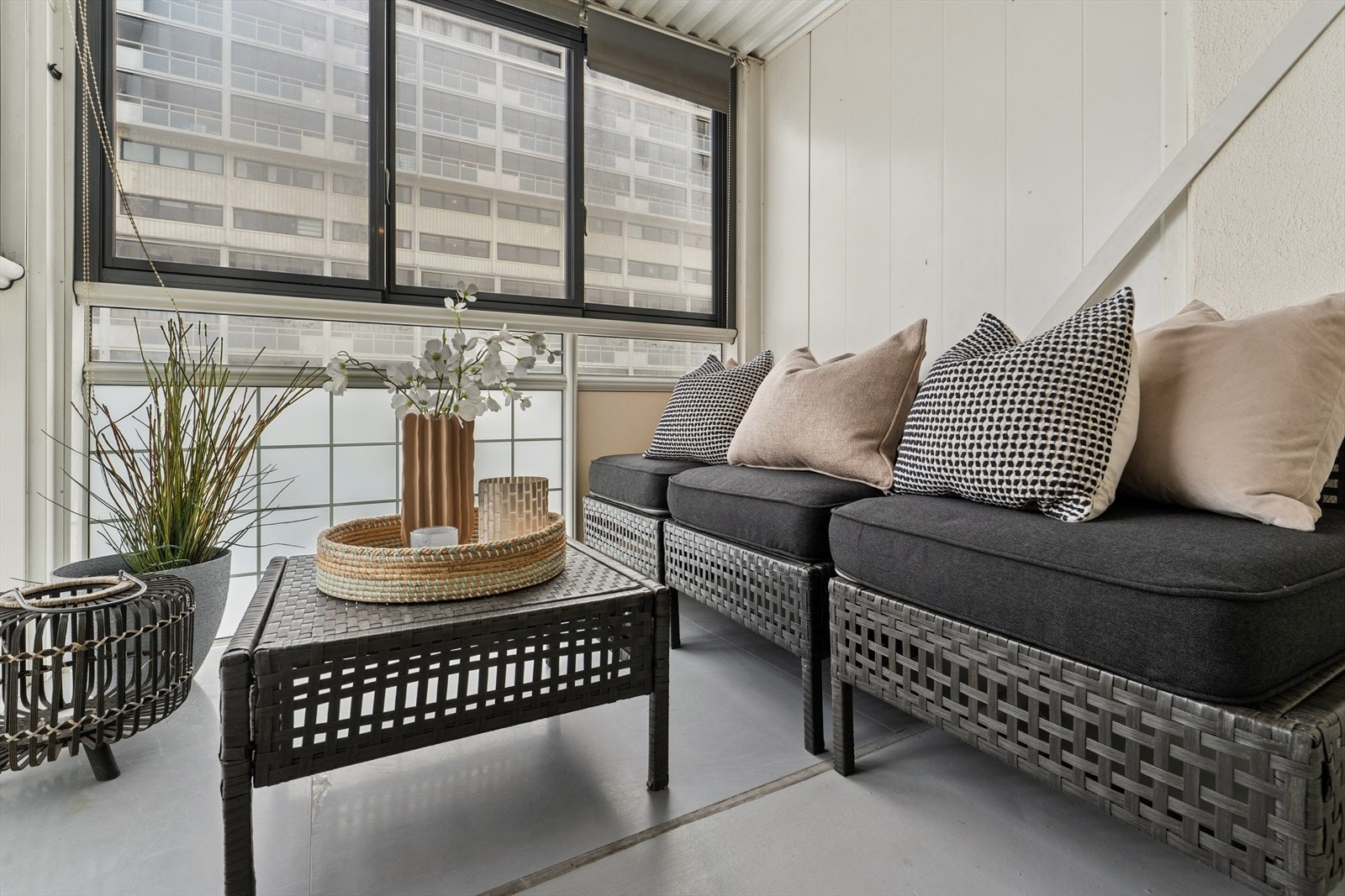 Her er det plass til sittegruppe, og med belysning og strømuttak blir dette en naturlig forlengelse av stuen. Galleribilde