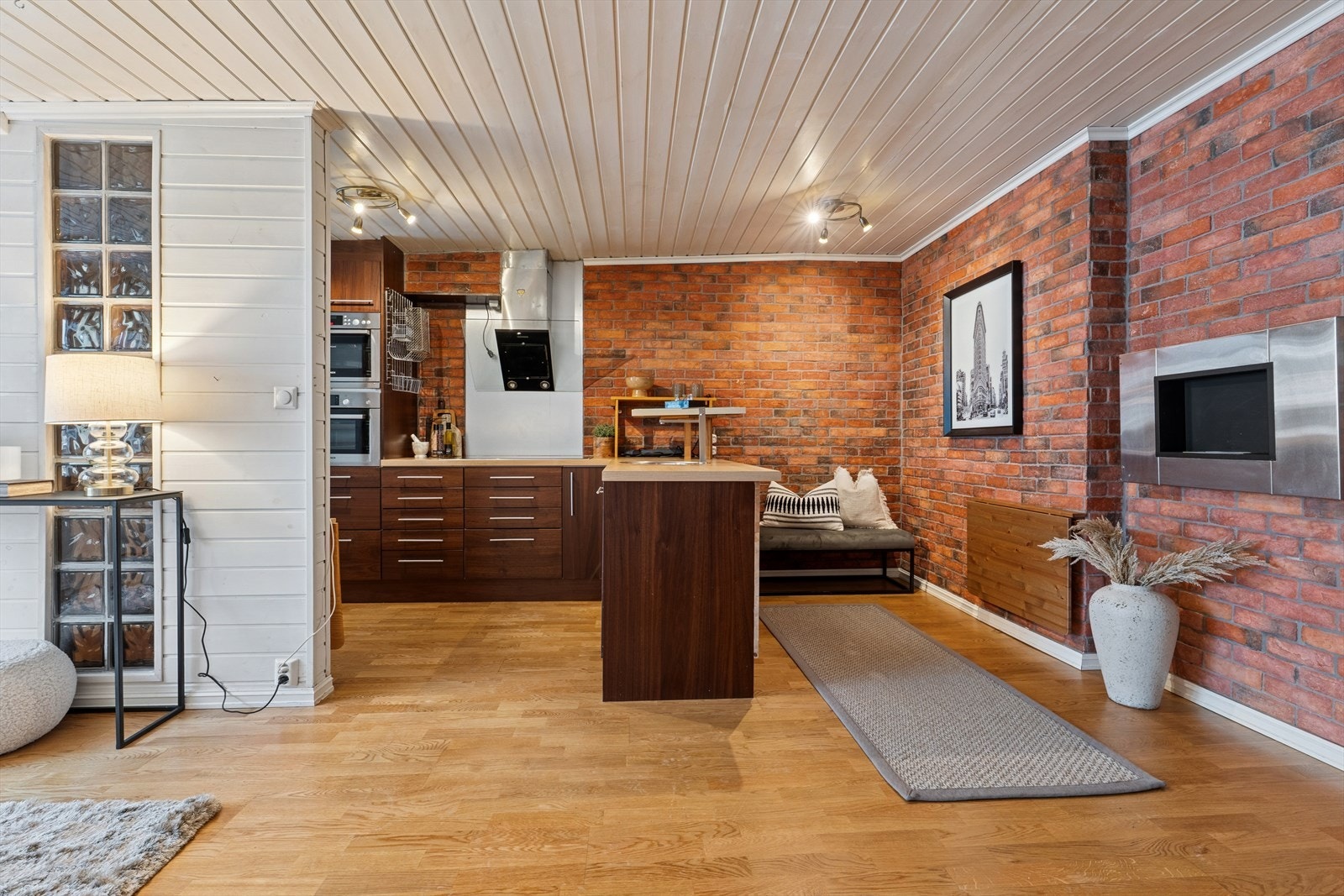 Plass til en ekstra spiseplass/sittegruppe. Galleribilde