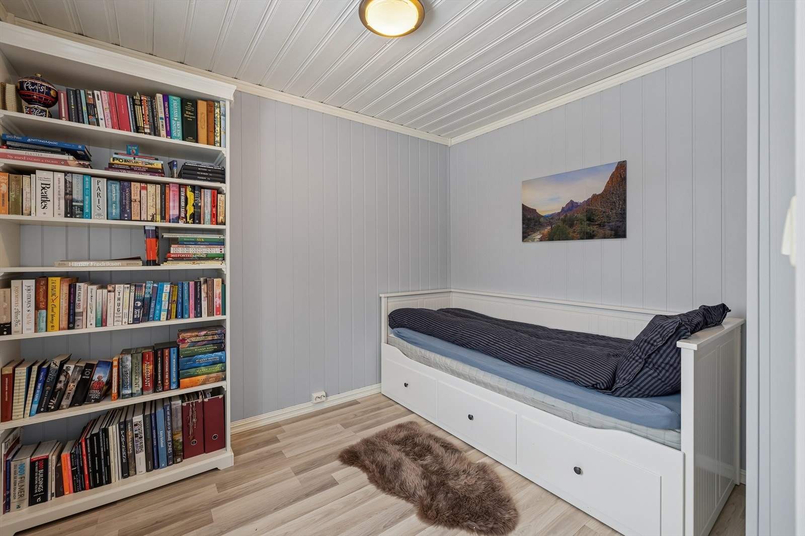 Soverommene har plass til seng, nattbord og annet ønskelig møblement. Galleribilde