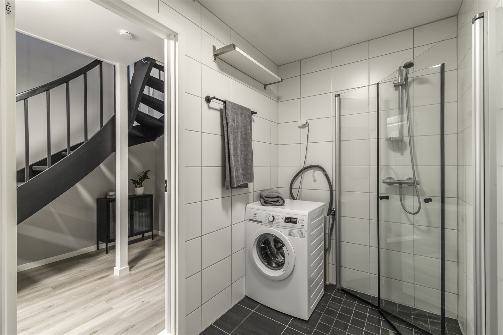 Det er opplegg for vaskemaskin og strømuttak for tørketrommel. Galleribilde