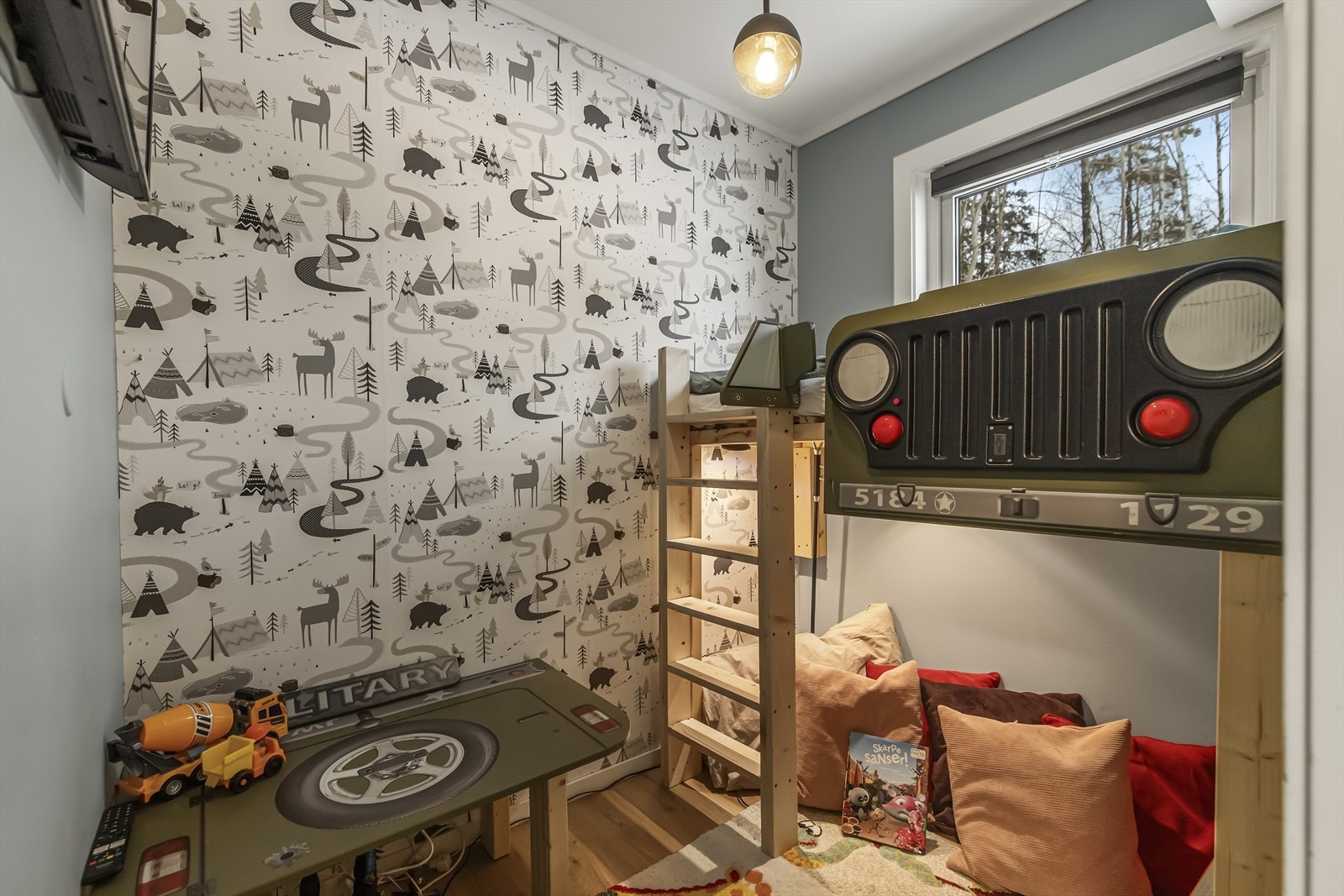 Et ekstra rom benyttes i dag som kontor/gjesterom (ikke søkt og godkjent som oppholdsrom). Galleribilde