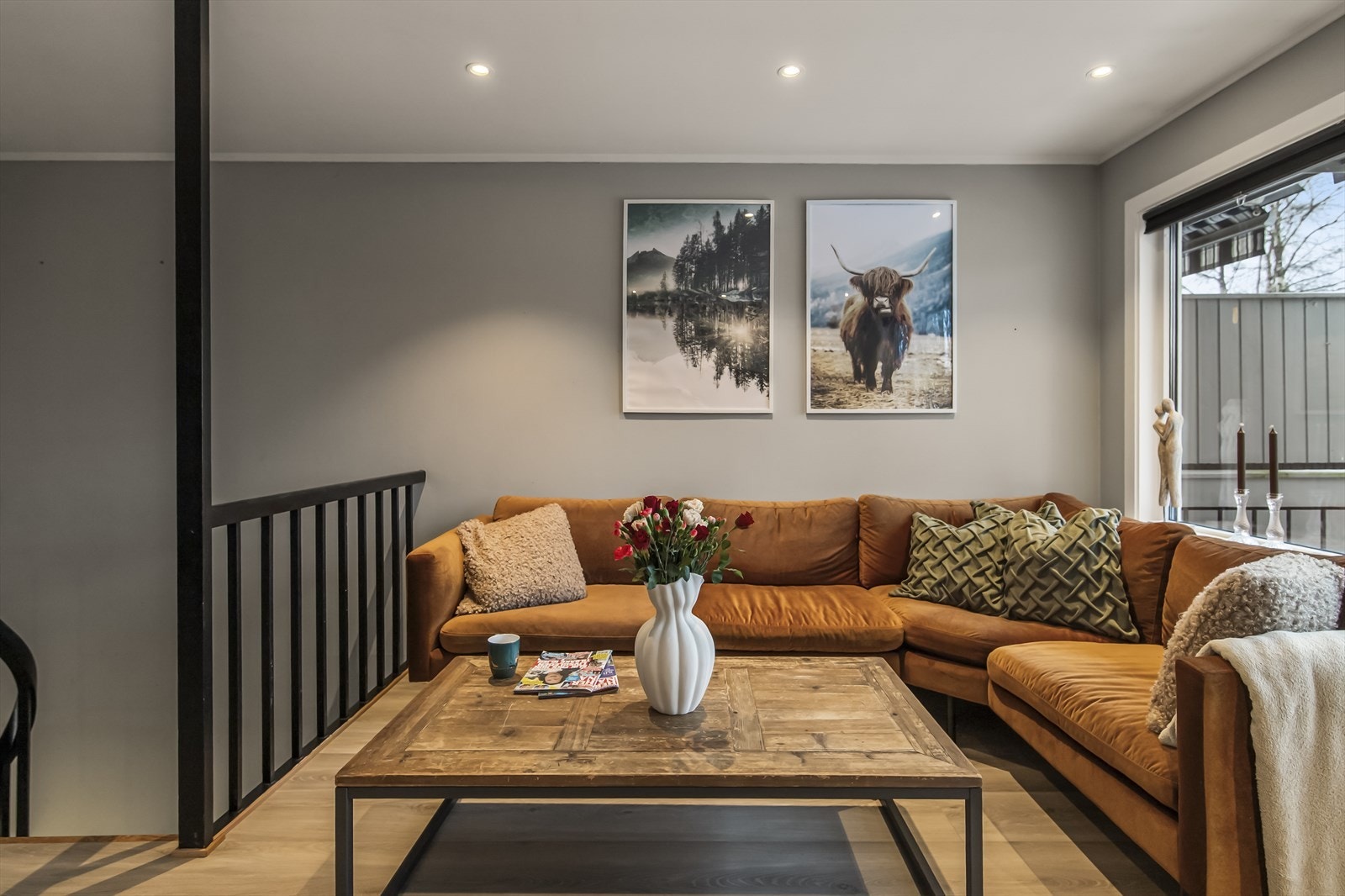 Innvendig er leiligheten noe oppusset de siste årene og gir et godt inntrykk med pene overflater og innredning. Galleribilde