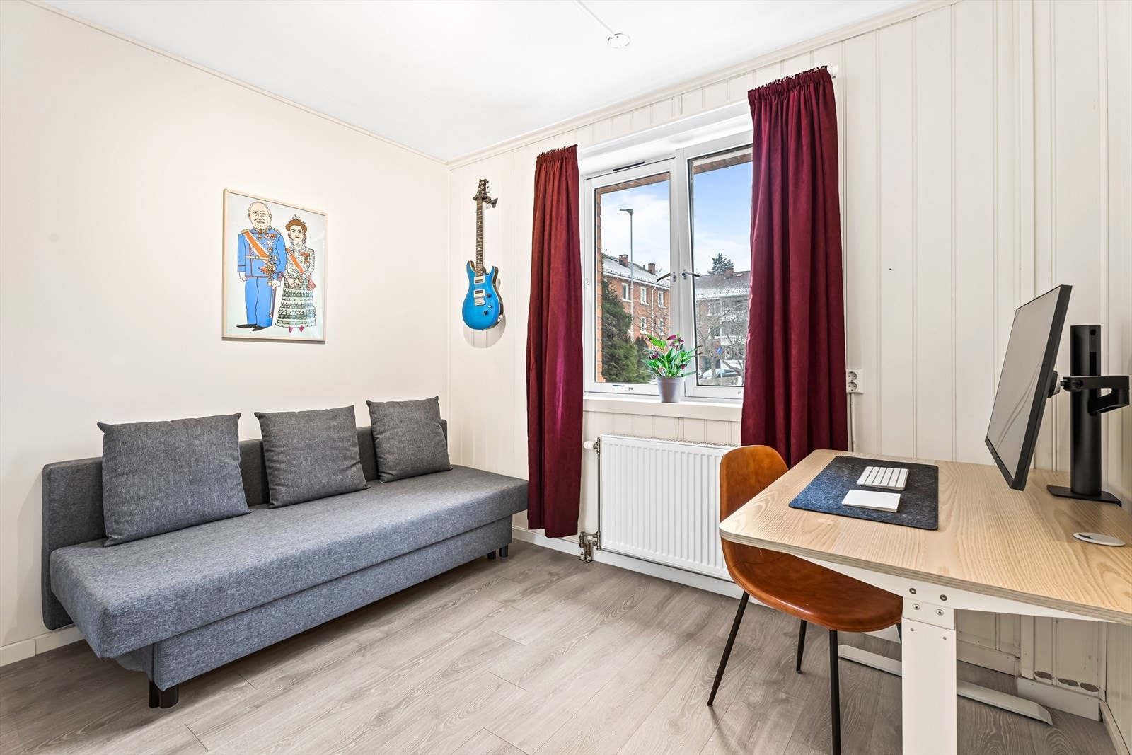 Det andre soverommet, opprinnelig kjøkken, er et fleksibelt rom som egner seg godt som kontor eller gjesterom. Galleribilde