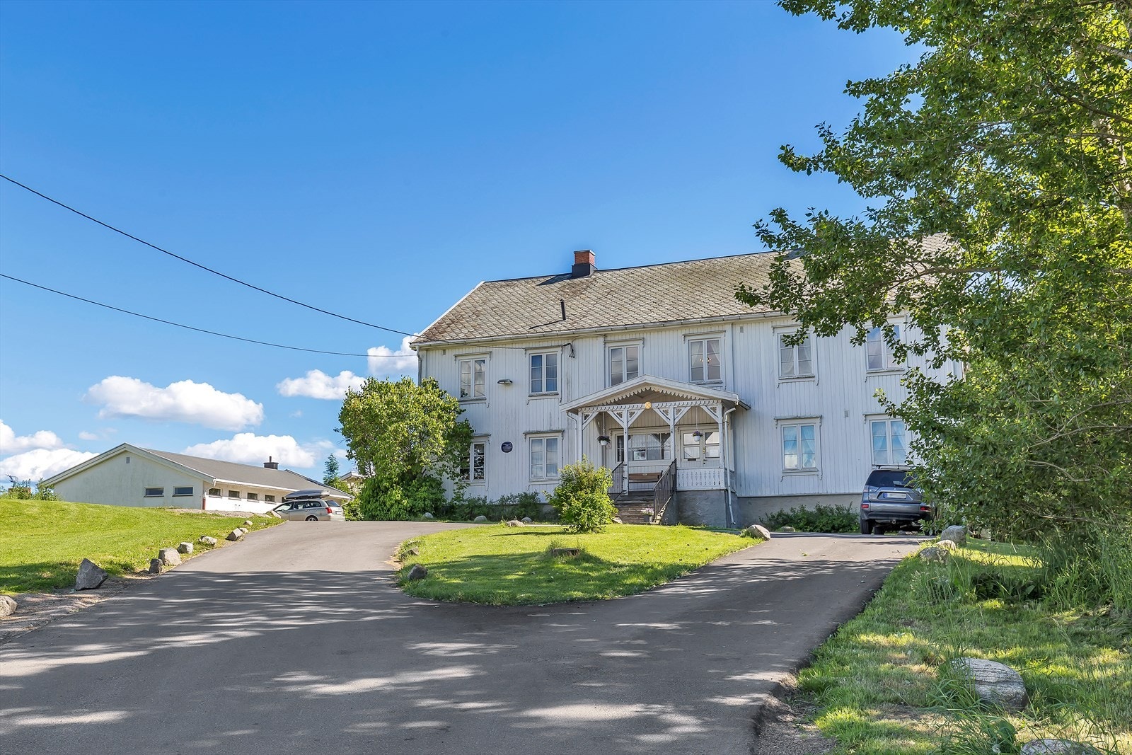 Karlsrud er et område preget av etablerte boligstrøk med grønne lunger. Galleribilde