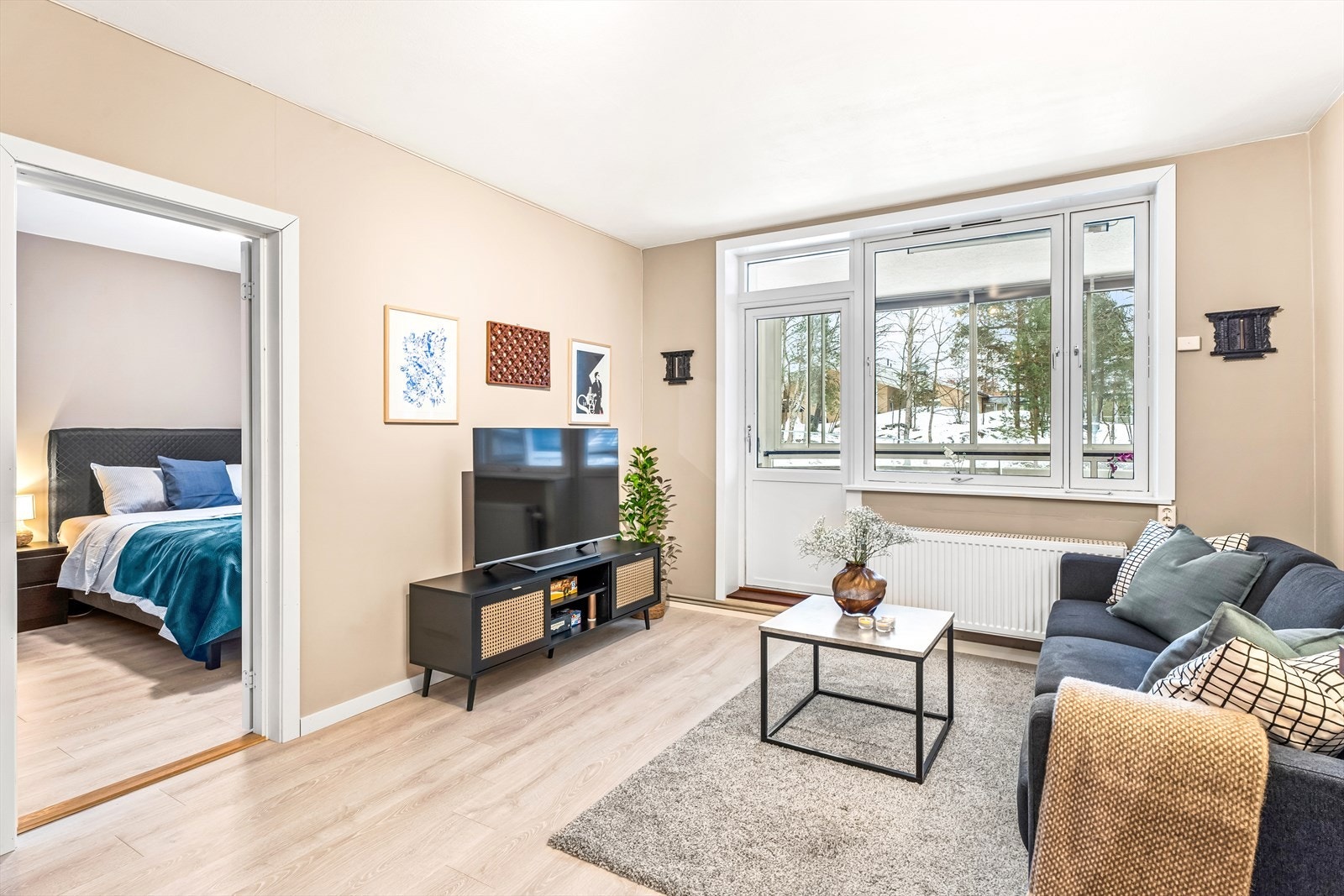 Overflater i de fleste rom ble pusset opp i 2022, noe som gir et helhetlig og moderne uttrykk. Galleribilde