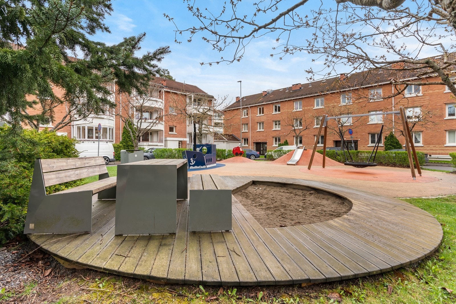 Fellesområdene er godt tilrettelagt for barnefamilier med flere lekeplasser. Galleribilde