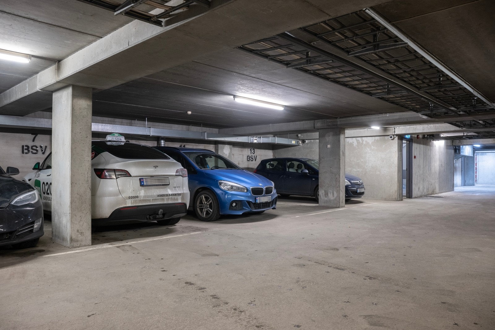 Det er også mulighet for kjøp av bruksrett til garasjeplass i eiendommens garasjeanlegg. Galleribilde