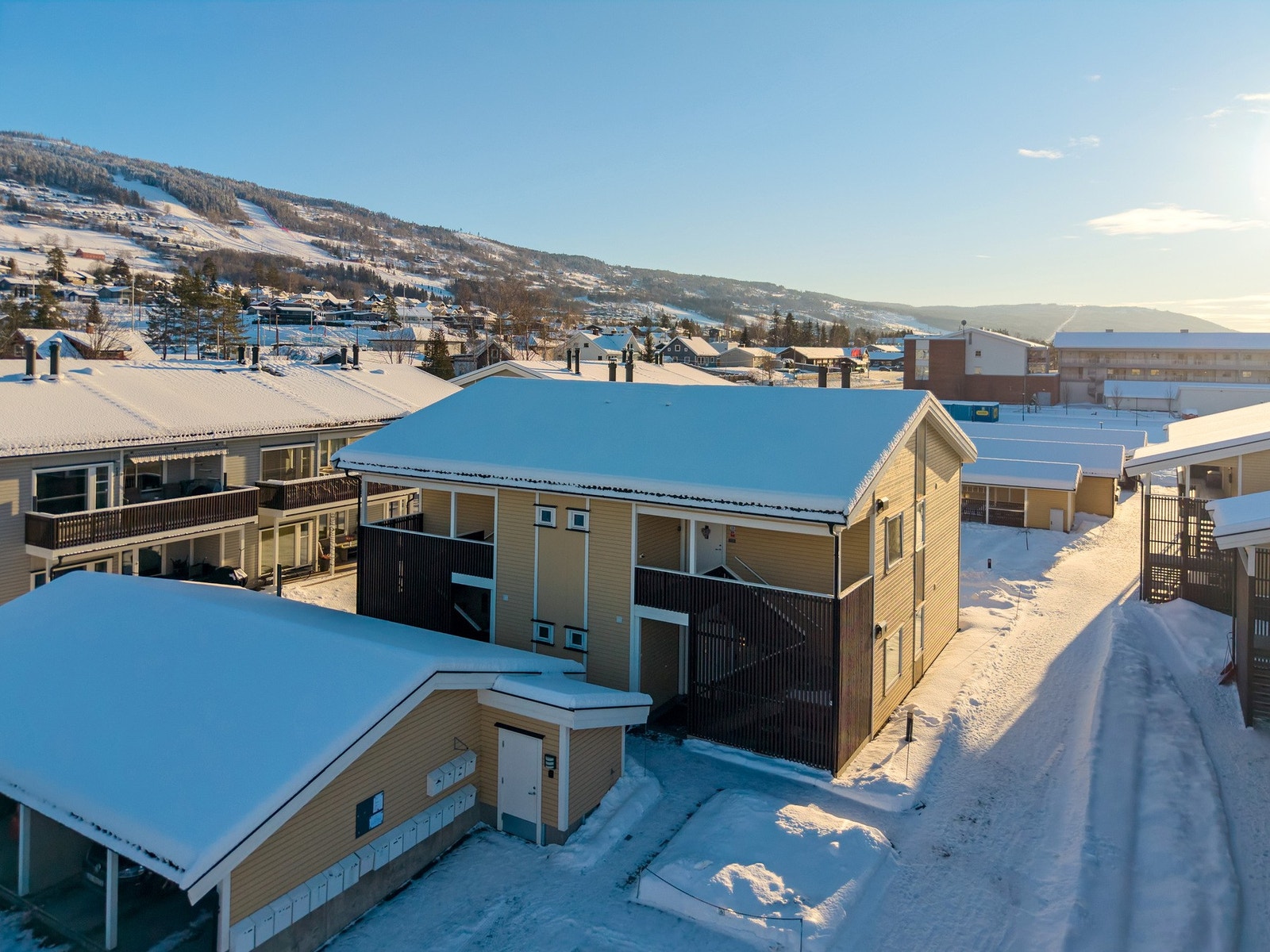 Leiligheten ligger i 2. etasje med utvendig trapperom. Galleribilde