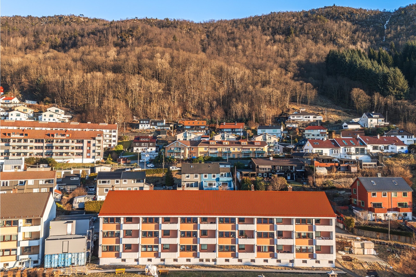 - Dette er en lys og trivelig leilighet som passer godt for både førstegangskjøpere, par og små familier som ønsker en innflyttingsklar bolig i et etablert område - Galleribilde