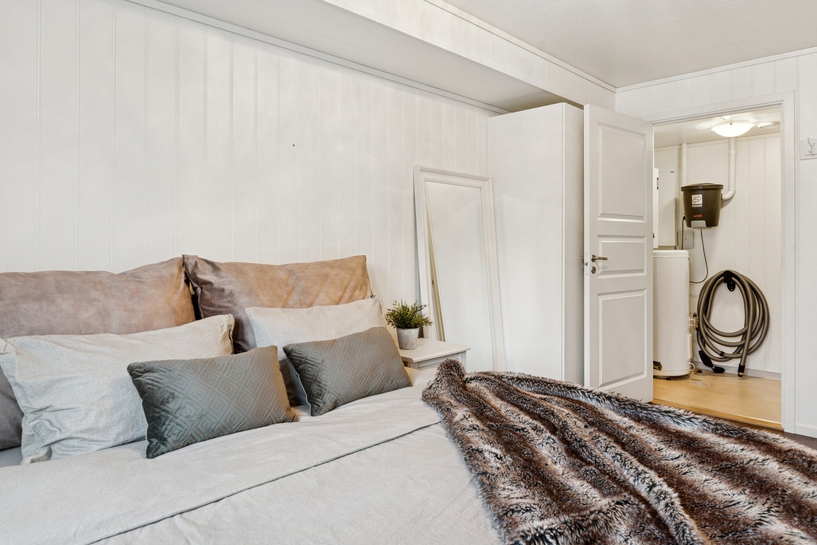 - Du har også teknisk rom/vaskerom ved soverommet - Galleribilde