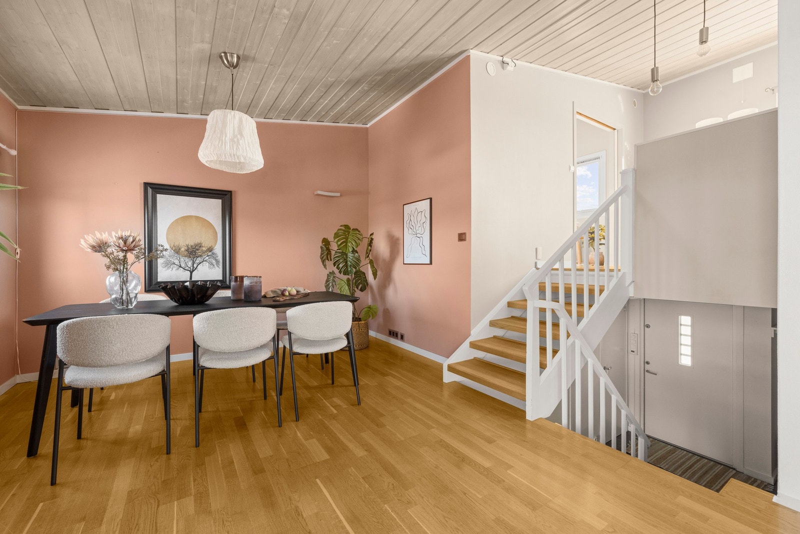 Stuen har også plass til stort spisebord! Galleribilde