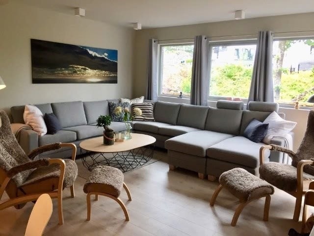 Romslig og lys leilighet Galleribilde