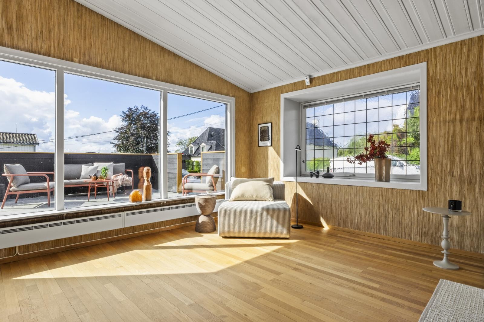 Store vindusflater, spesielt i hovedetasjen Galleribilde