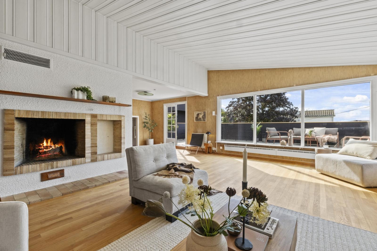 Stor og luftig hovedetasje med generøs takhøyde Galleribilde