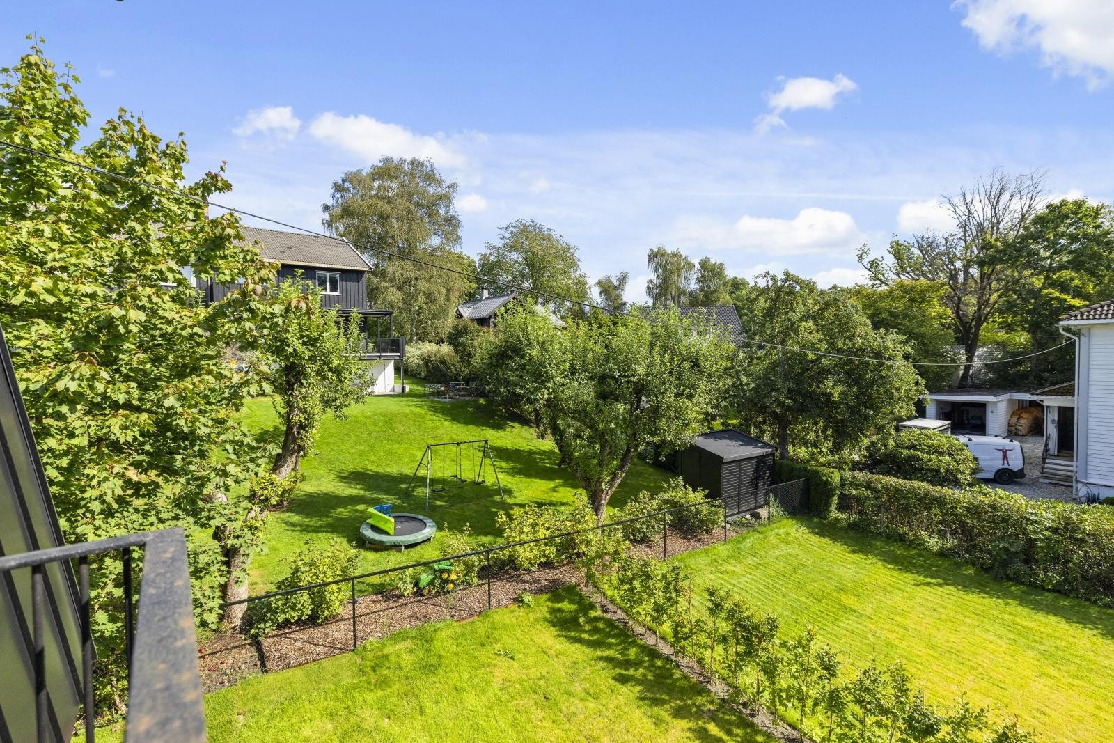 Hyggelig utsyn i grønne omgivelser Galleribilde