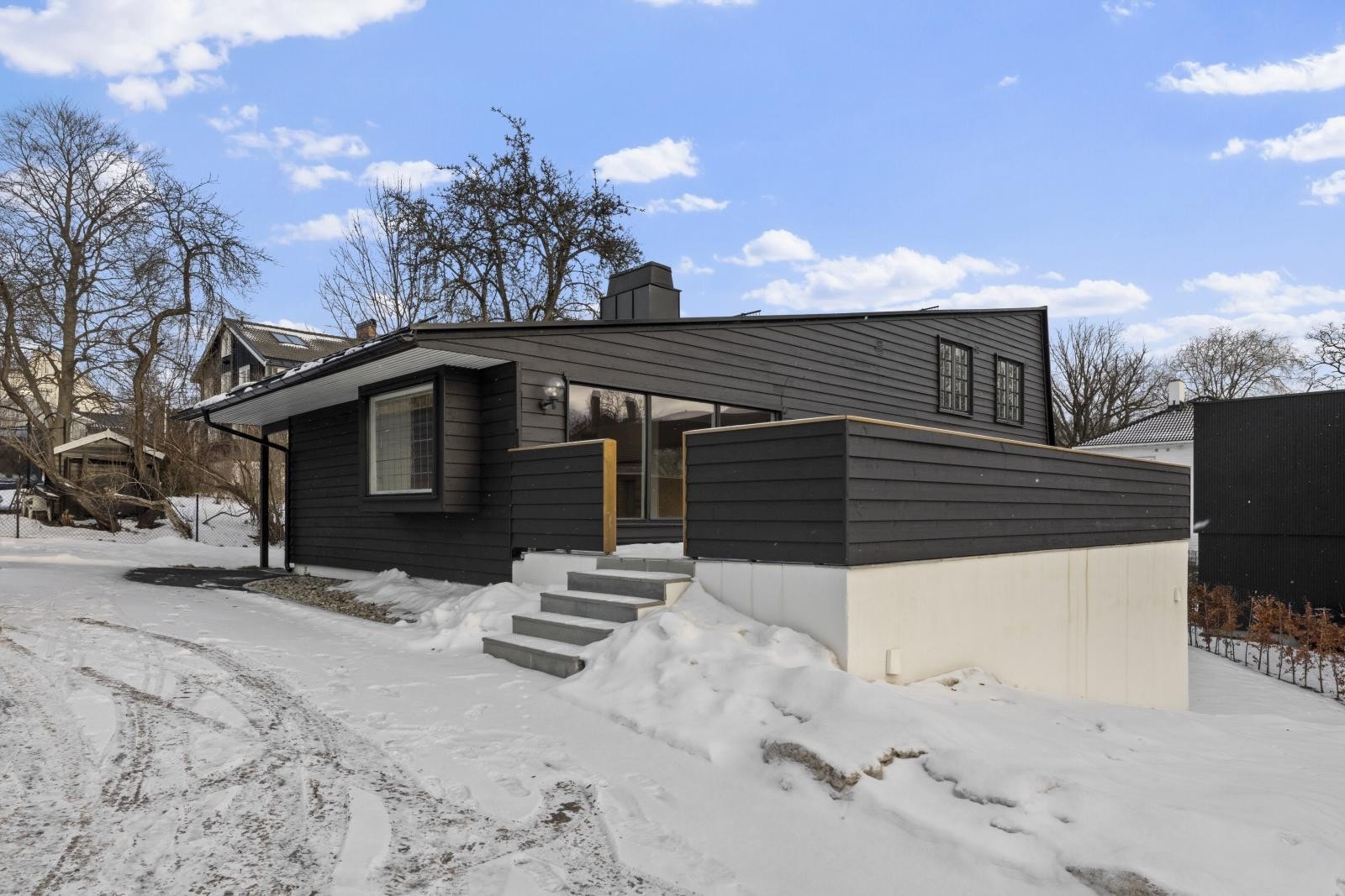 Eiendommen er tegnet av arkitekt Odd Jebe - en arkitekt som var inspirert av internationale trender Galleribilde