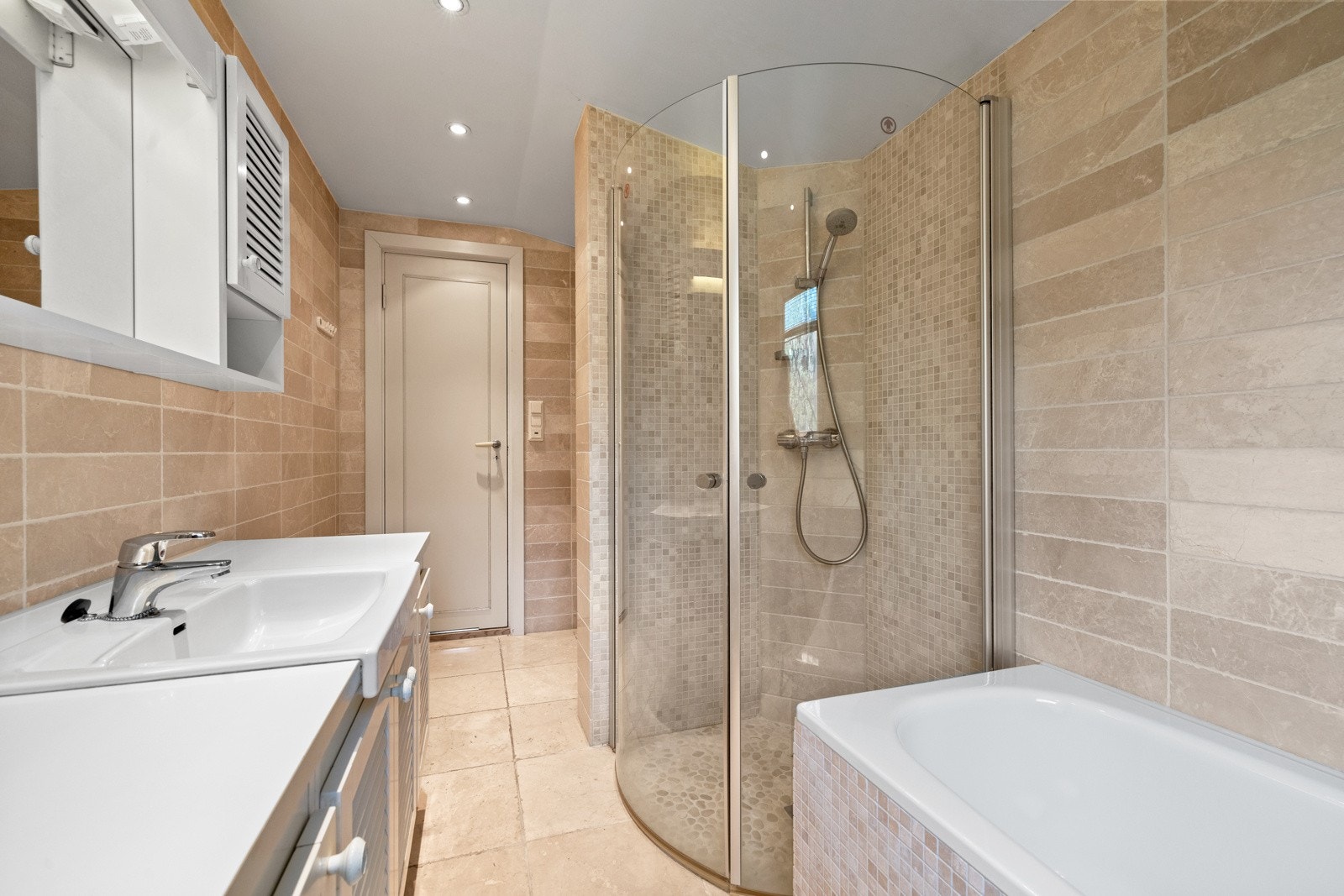 Bad i 2. etasje Galleribilde