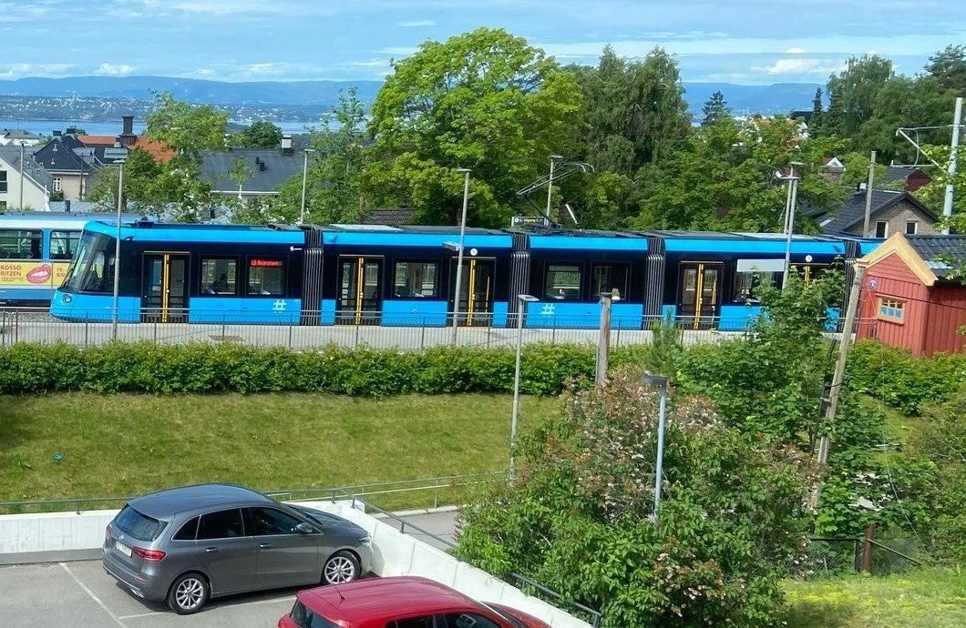 Fem minutters gange fra to trikkestopp (Sæter og Ljabru) Galleribilde