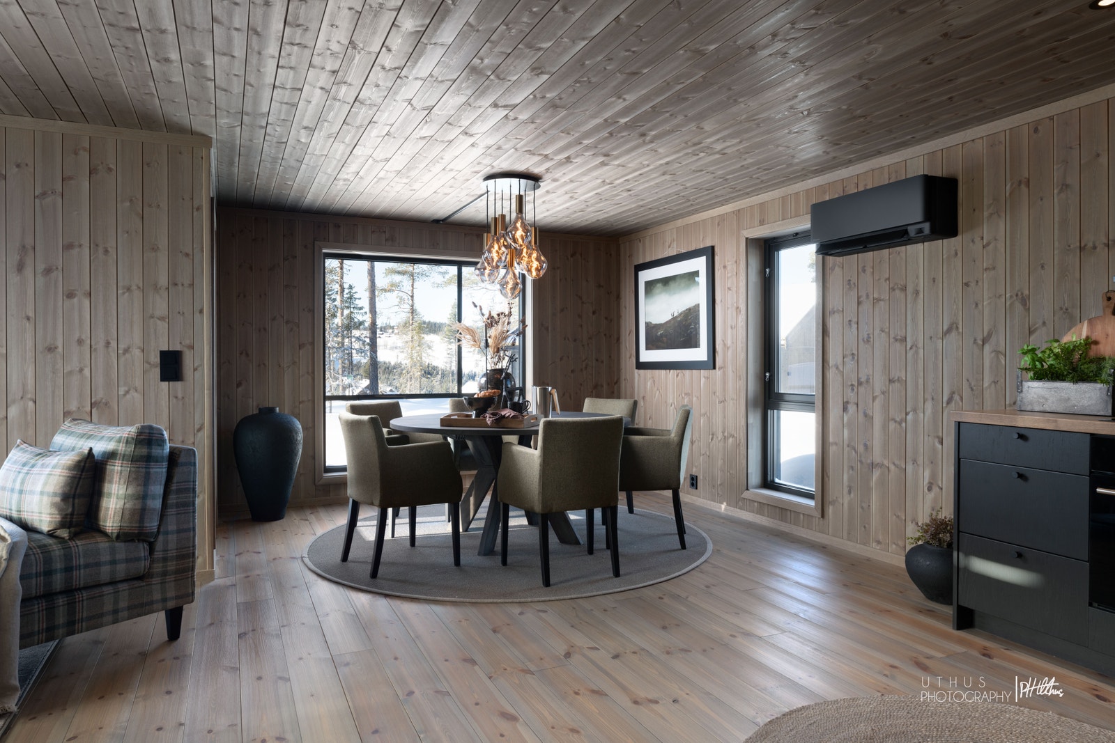 Det er god plass til å innrede spisestuen med langbord om ønskelig Galleribilde