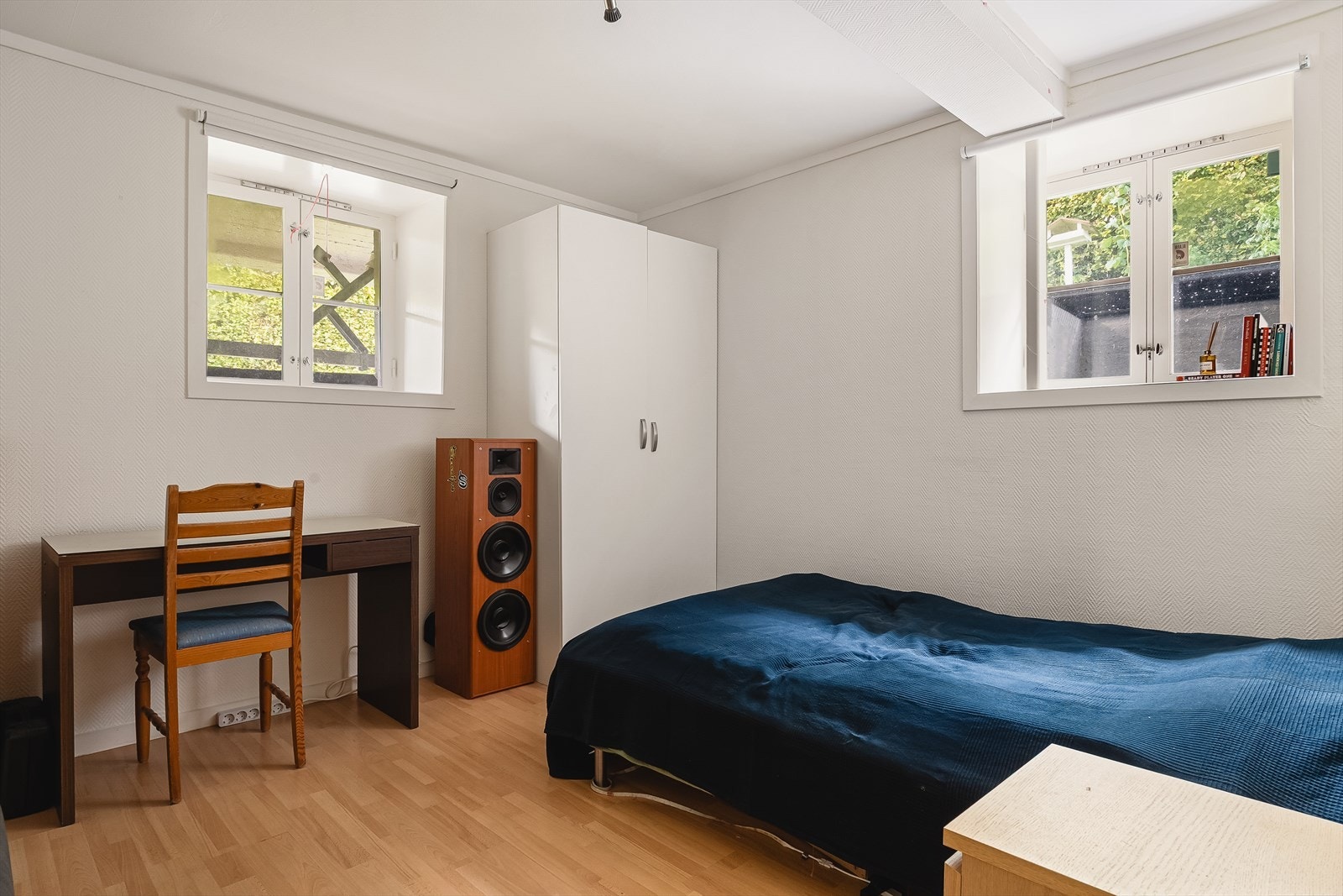 - Underetasjen inneholder stue/gang, to soverom og bad - Galleribilde