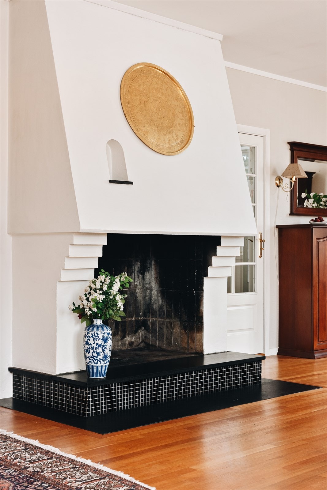 - Gruepeisen er et nydelig blikkfang i stuen. Merk deg den særegne utformingen - Galleribilde