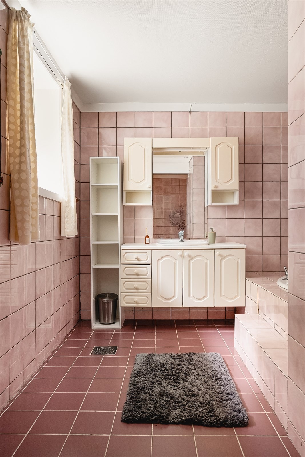 - Helfliset baderom med behagelig varme i gulv - Galleribilde