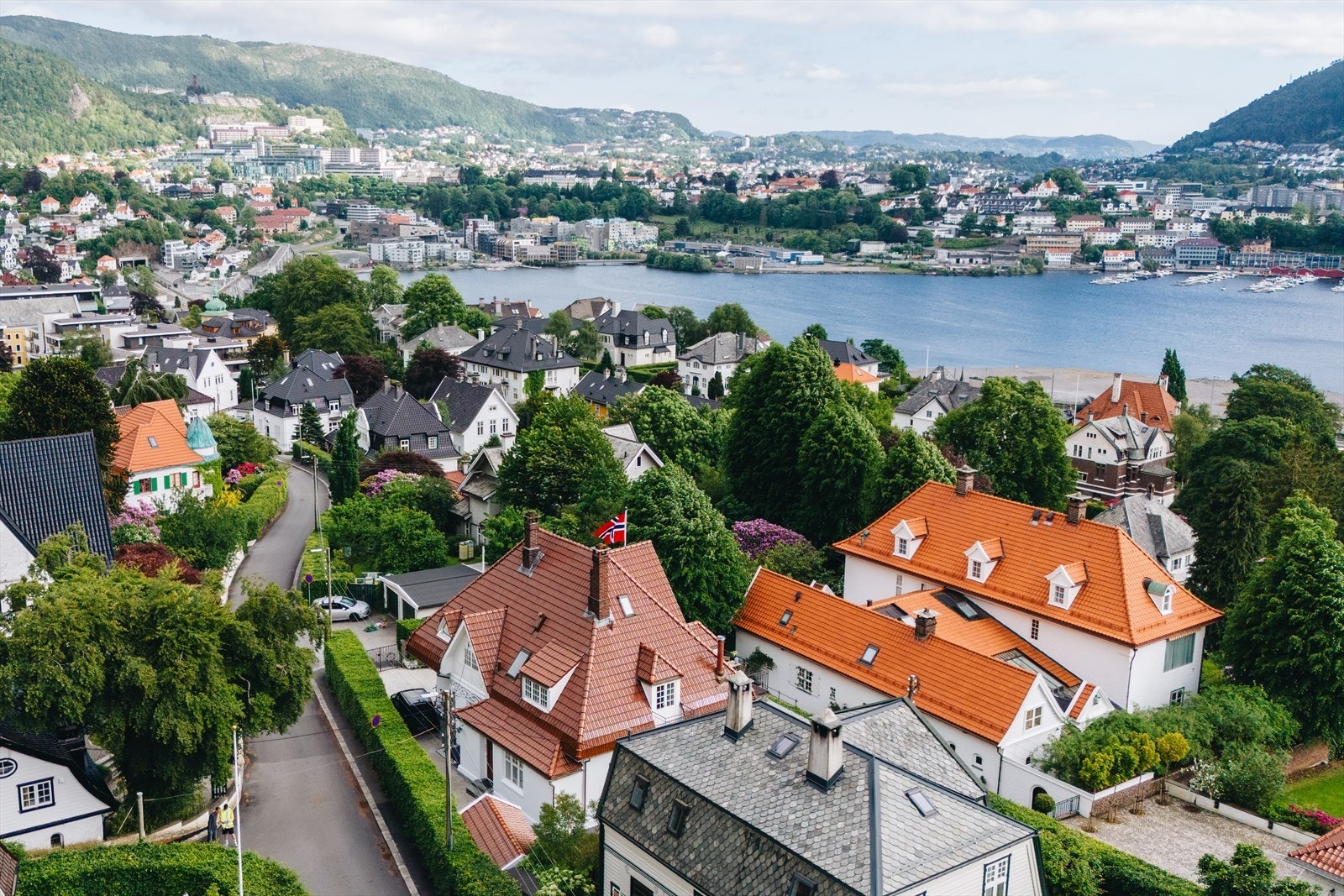 - Det er kun 2 minutters gange til nærmeste busstopp hvor linje 5, 6, 11 og 16E går - Galleribilde