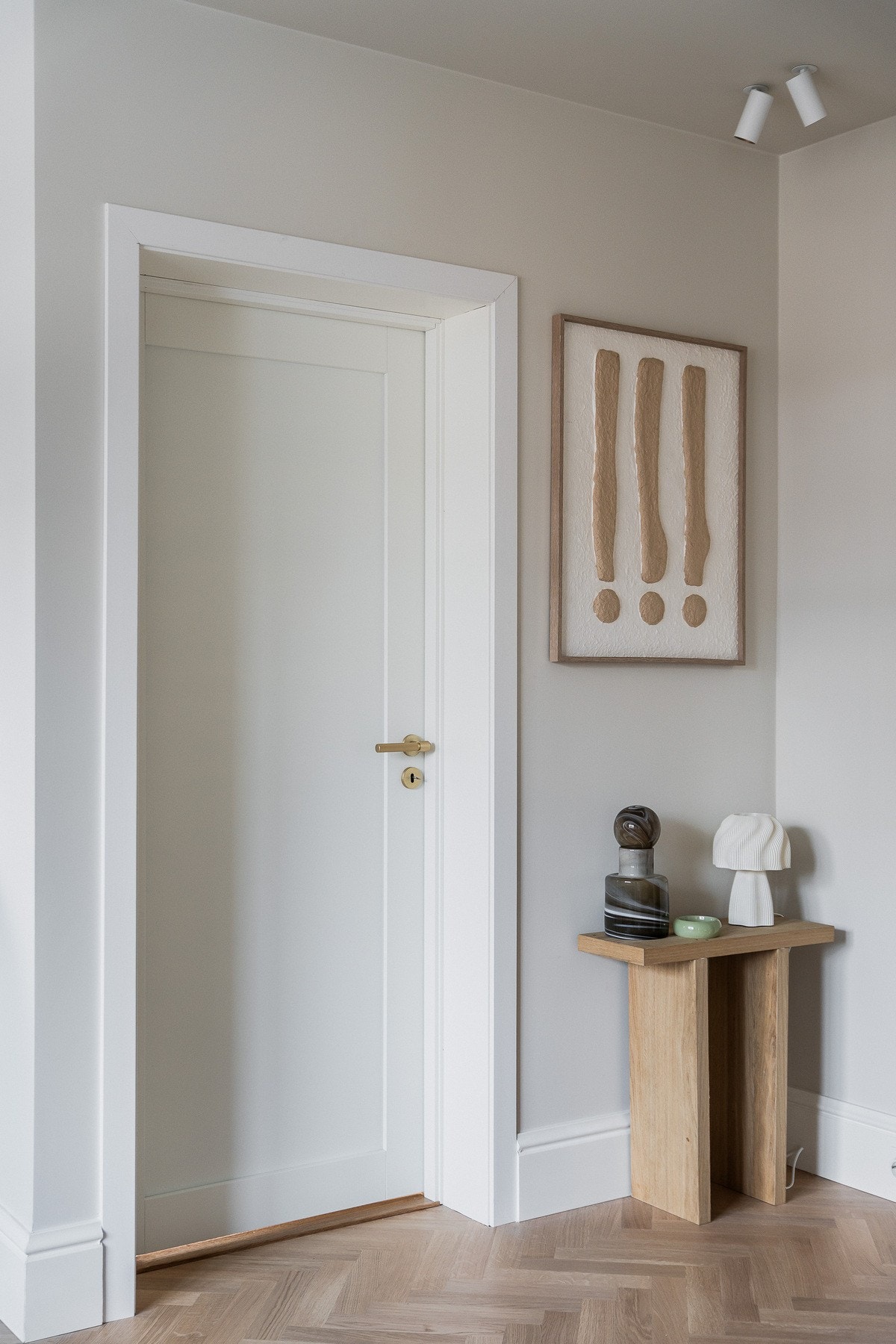 Gjennomtenkte overflatevalg gjør det enkelt å tilpasse stilen etter egne preferanser. Galleribilde