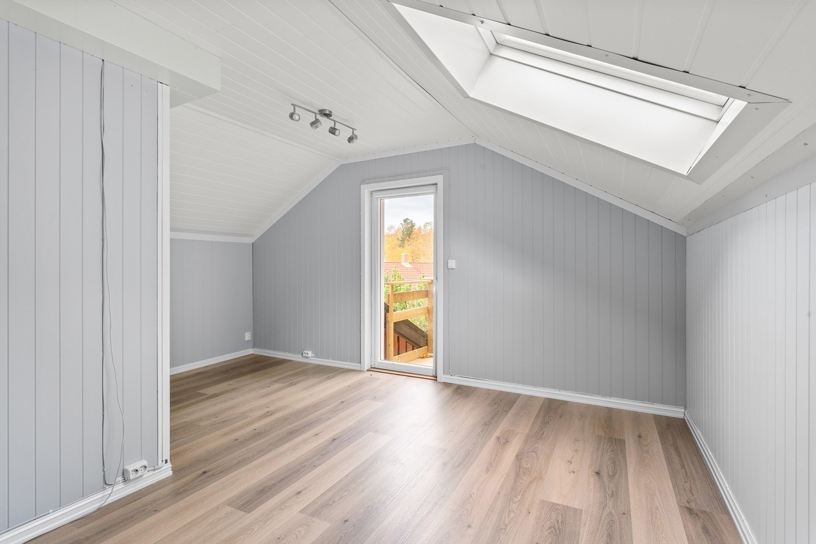 Det fremkommer ikke noen opprinnelige godkjente byggetegninger i kommunens arkiv. Kjøper oppfordres til å ta kontakt med kommunen for å avklare dette. Galleribilde