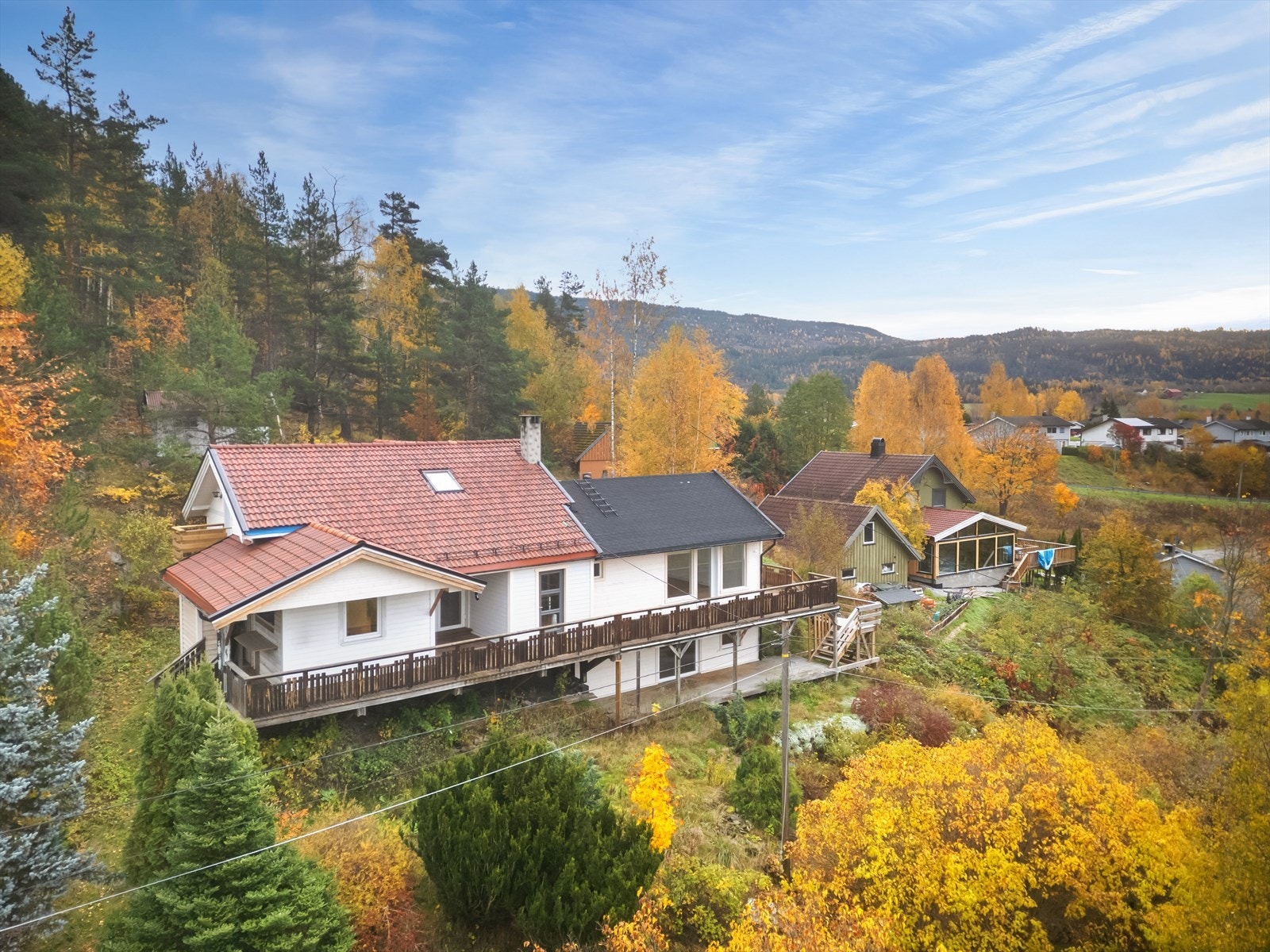 Parkering i egen gårdsplass. Galleribilde