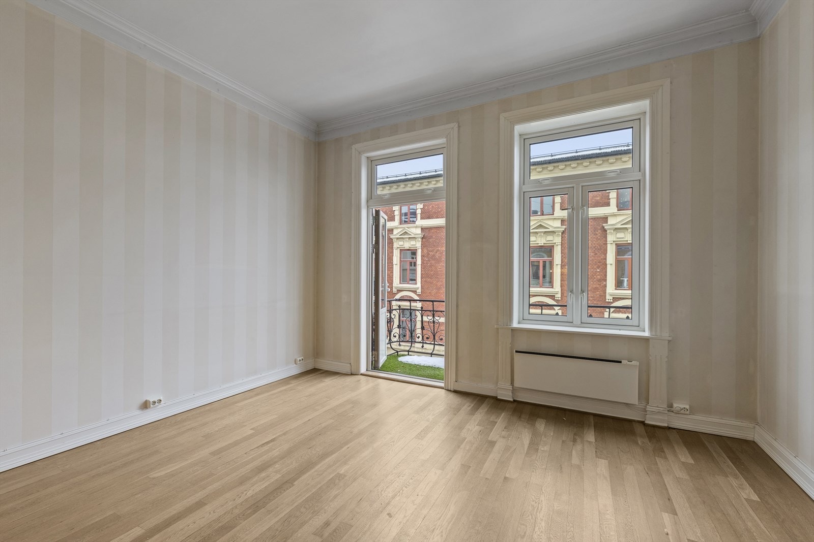 Utgang til balkong fra kjøkken Galleribilde