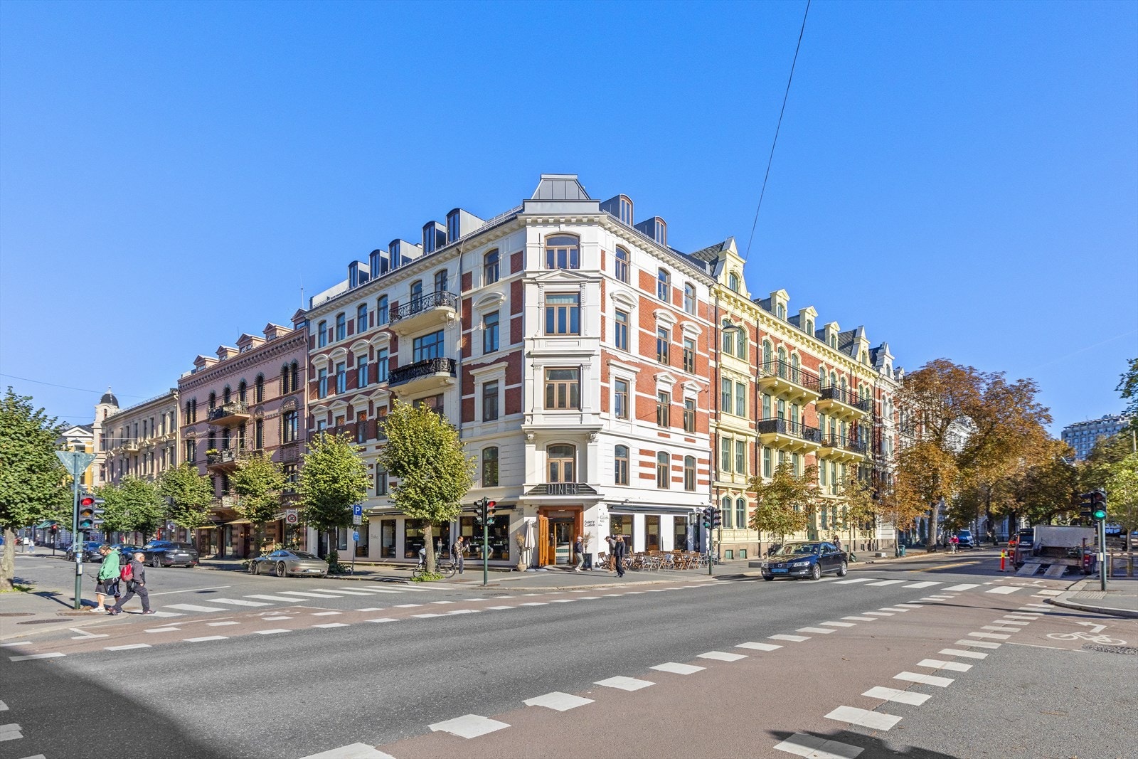 Få deg en matbit/drink i nærområdet. Galleribilde