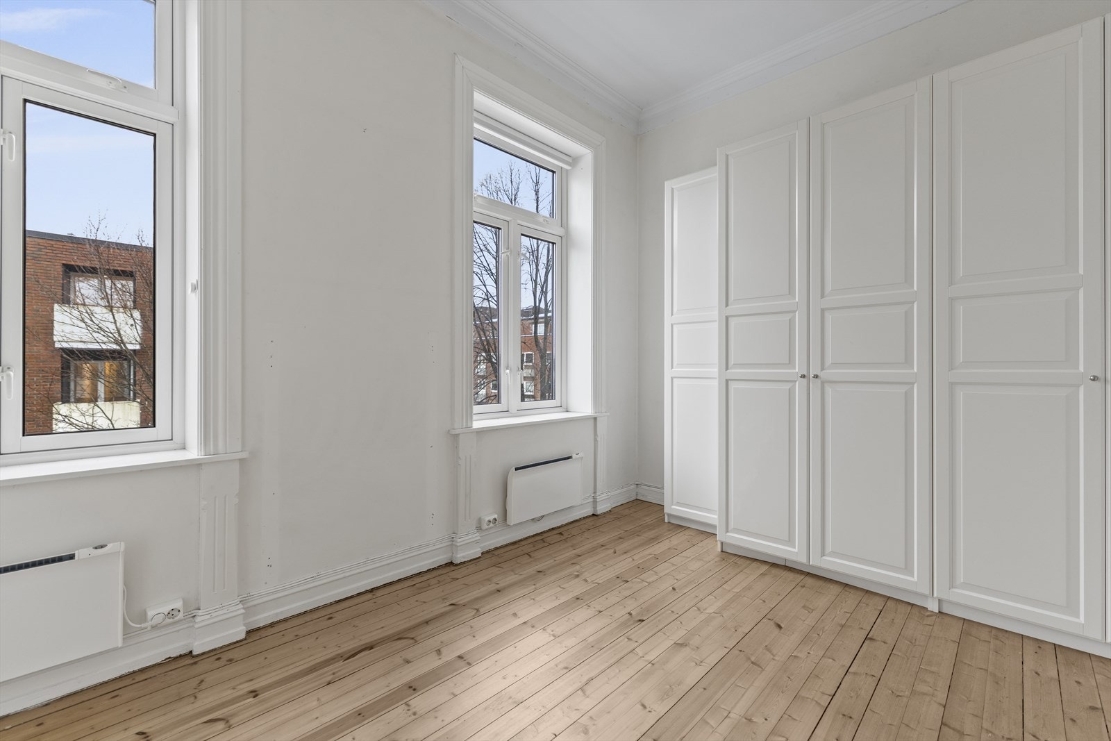 Rikelig med lys og garderobeplass Galleribilde