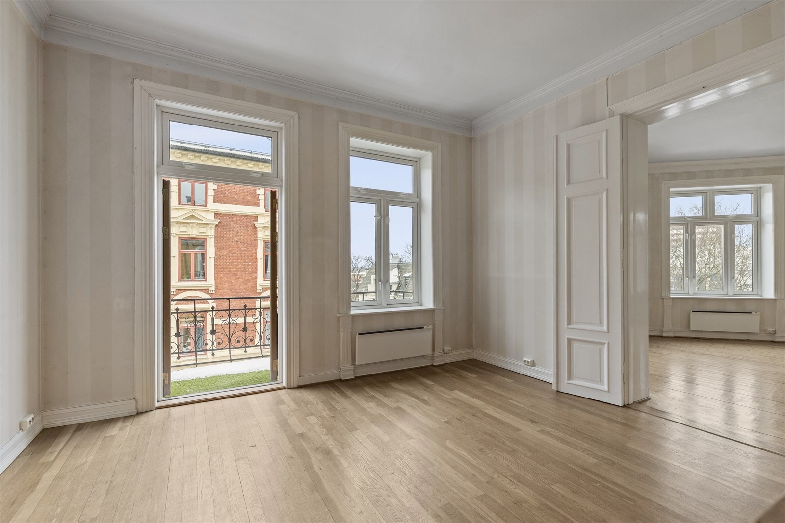 Utgang til balkong fra kjøkkenet Galleribilde