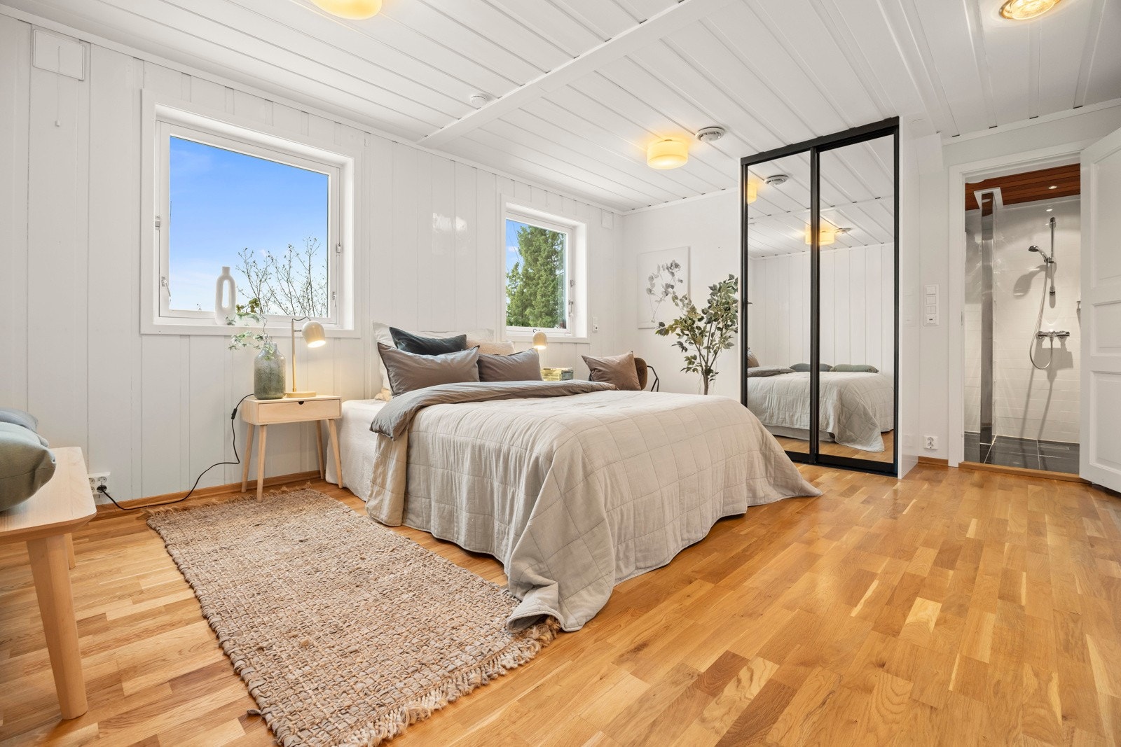 Stort soverom i underetasje. Opprinelig 2 soverom på tegninger. Galleribilde