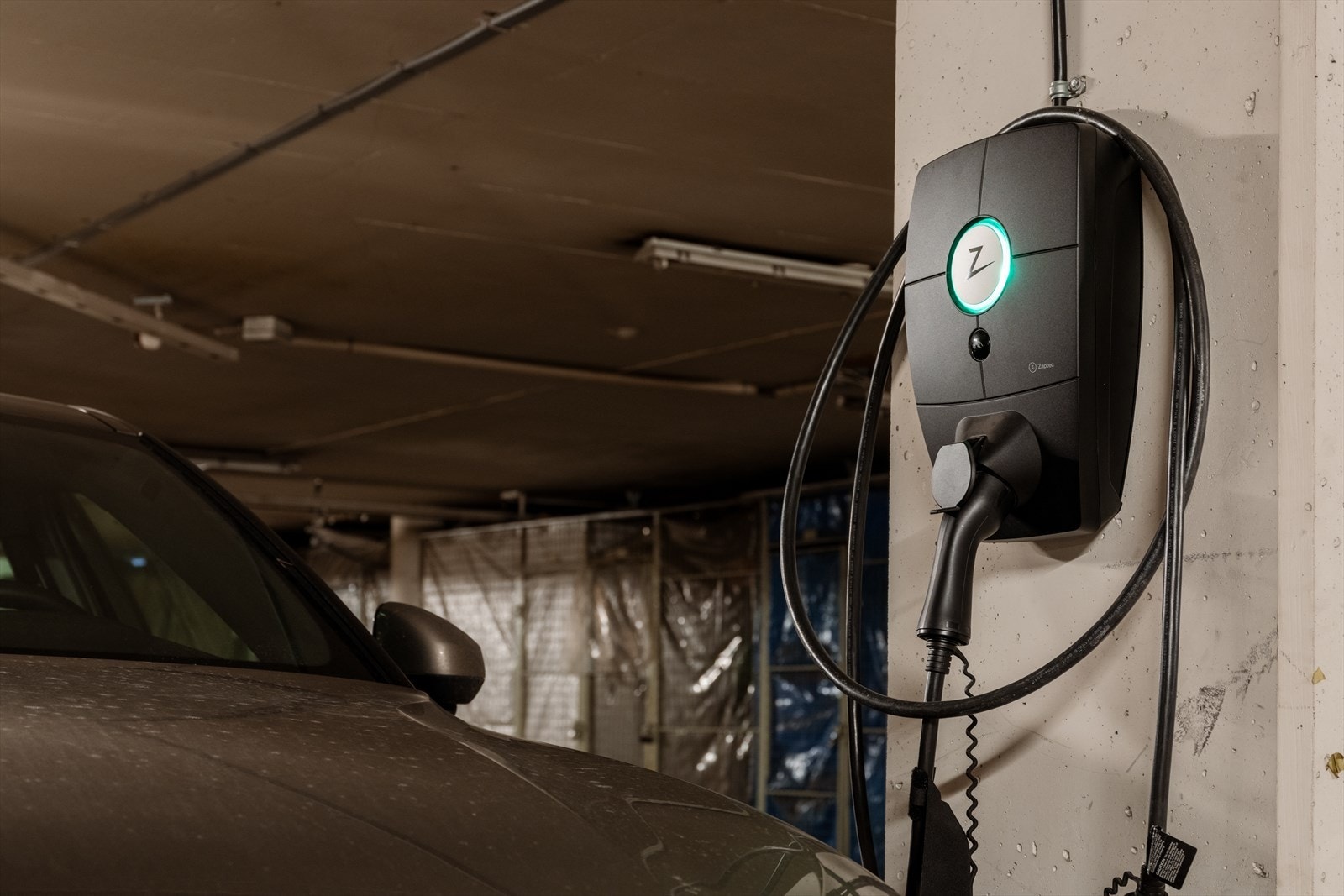 Det er mulig å kjøpe elbil-lader hvis ønskelig av selgerne. Galleribilde