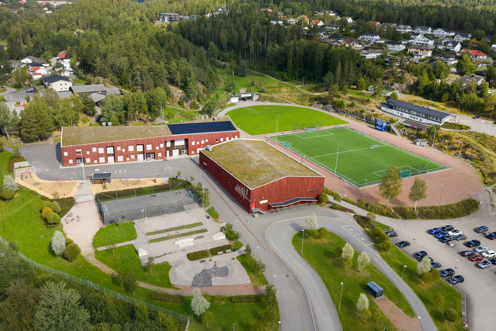 Kodal skole stod klar i 2020 - Her er det fine og trykke leke- og aktivitetsområder som kan benyttes av både store og små Galleribilde