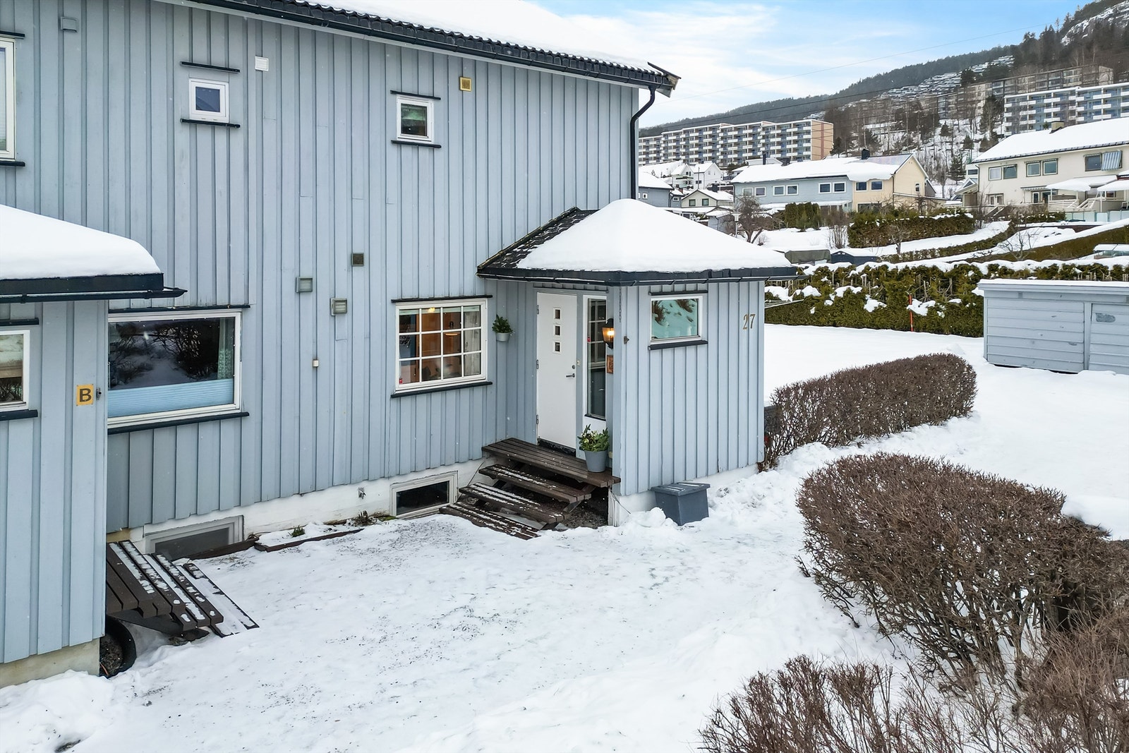 Disponibel garasjeplass i rekke. Galleribilde