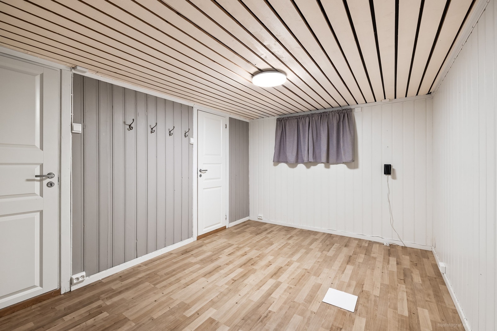 Kjellerstuen gir ekstra areal - Rommet er ikke godkjent for varig opphold. Galleribilde