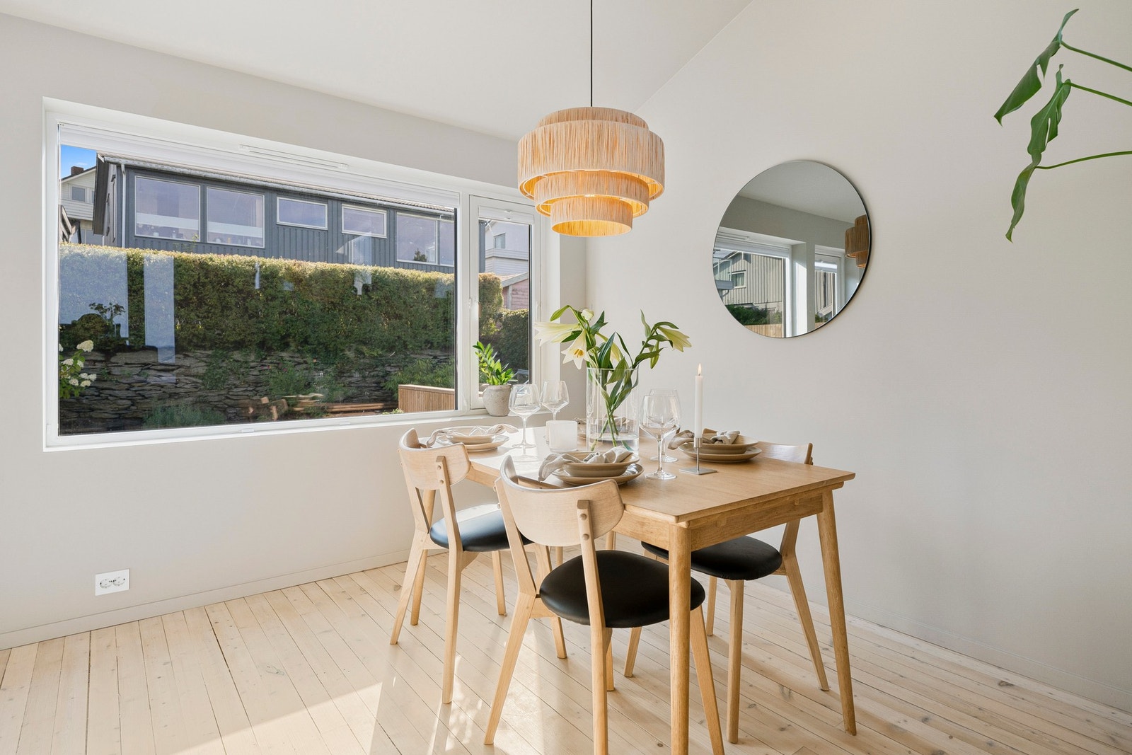 Store deler av vinduene i boligen er fra 2023. Galleribilde