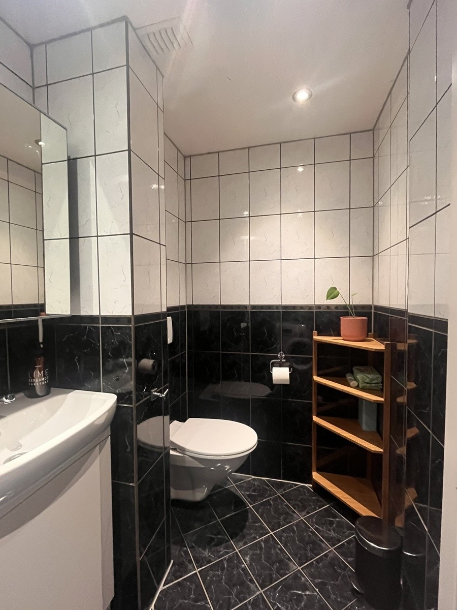 Liten hylle følger med. Galleribilde