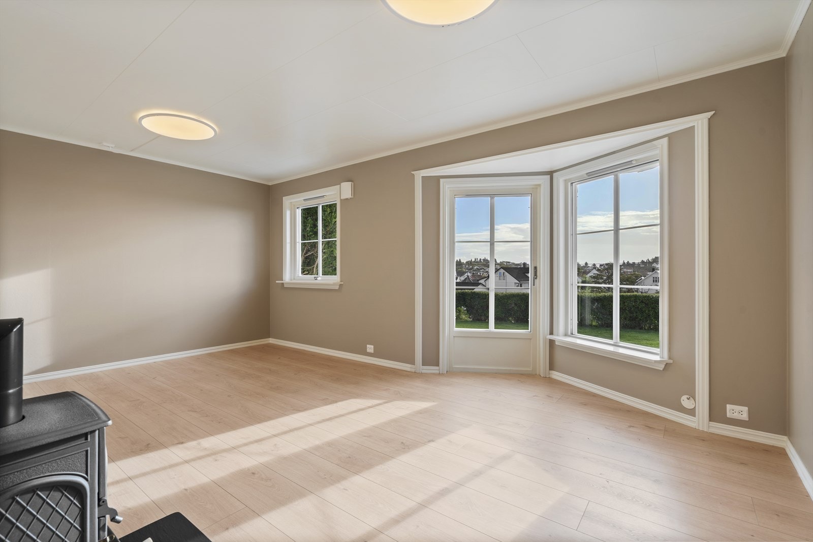 Utgang til terrassen fra stuen Galleribilde