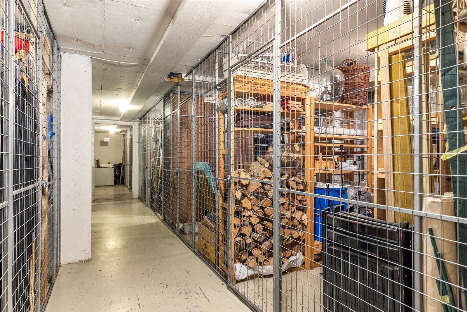 Det medfølger en bod på 7 kvm Galleribilde