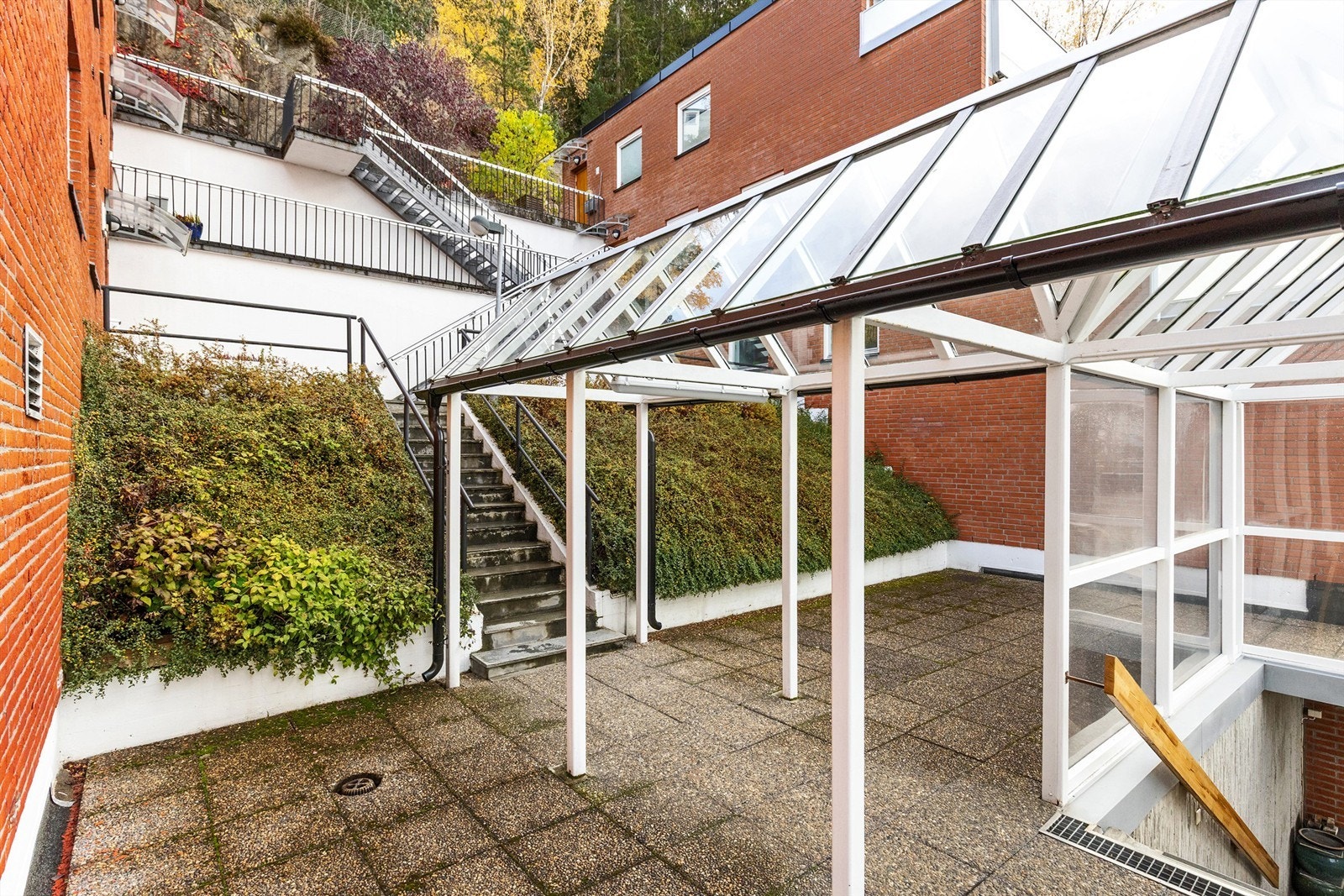 Det går heis til byggets 6. etasje, og videre utvendig trappeadkomst opp til 9. etasje Galleribilde