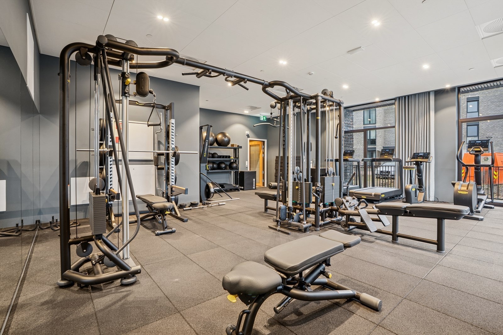 For den treningsglade byr fellesarealene på et moderne og velutstyrt treningsrom - perfekt for både styrkeøkter og kondisjonstrening. Galleribilde