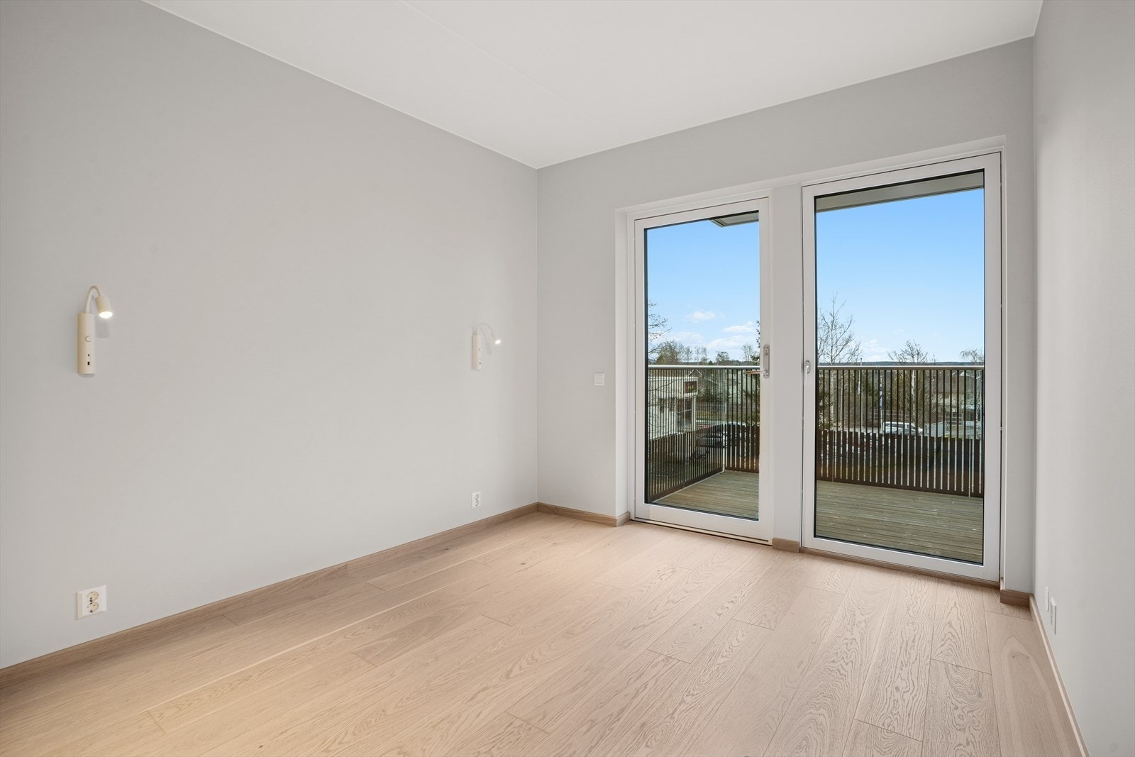 Hovedsoverommet har direkte utgang til egen balkong og er tilknyttet det ene baderommet. Galleribilde