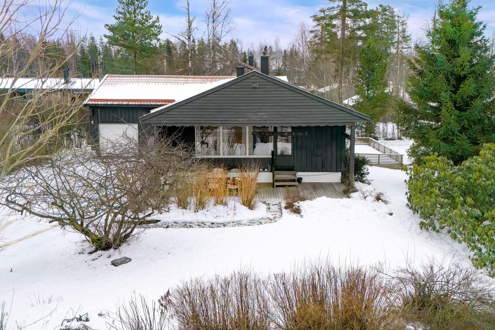 Romslig tomt på 1072 kvm. Galleribilde