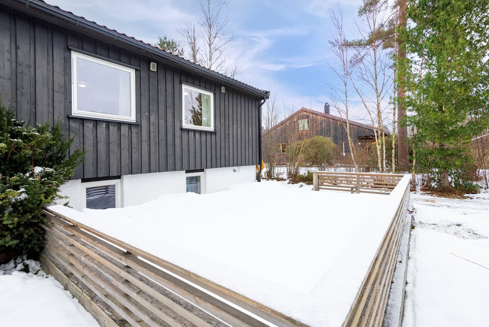 Leietakerne har benyttet denne delen av hagen som sin uteplass. Galleribilde