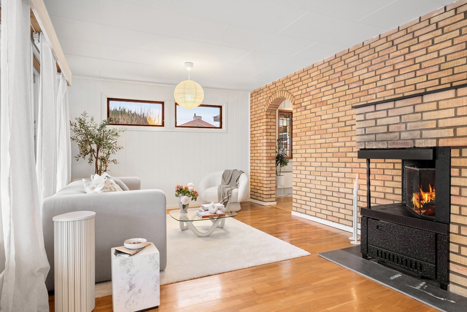 Det er i hovedsak parkett på gulv, med unntak av noe laminat og belegg. Galleribilde