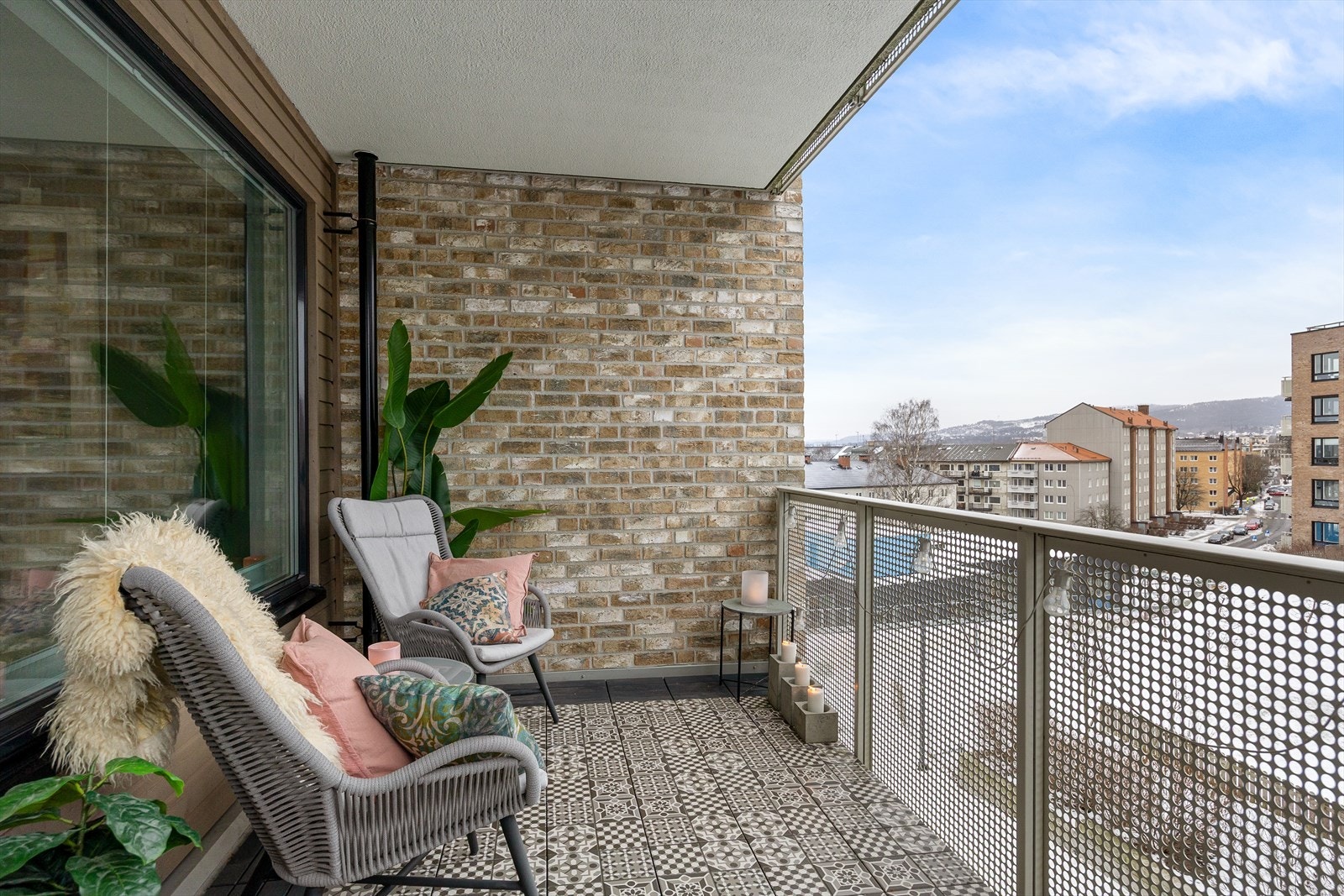 En lys og tiltalende 2 roms leilighet med attraktiv beliggenhet på populære Grefsen Stasjon. Galleribilde